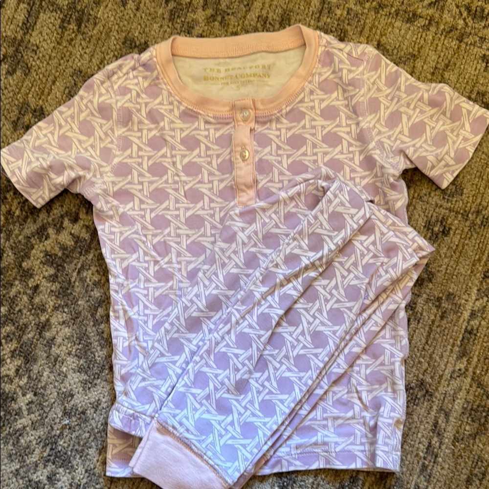 Light Lavender Pajama Set with Short Sleeves and Geometric Pattern